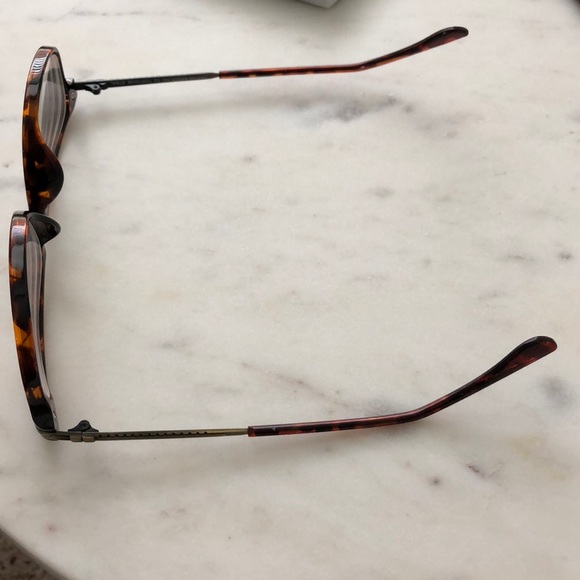 Tortoise pattern glasses - Picture 2 of 5